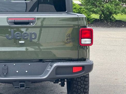 Used 2023 Jeep Gladiator Sport AWD/4WD image 5