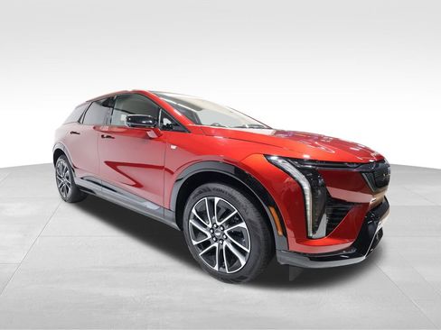 Certified 2025 Cadillac Optiq Sport 2 w/ LPO, Floor Liner Package image 6