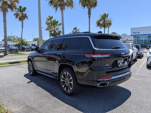 Used 2021 Jeep Grand Cherokee L Overland w/ Luxury Tech Group IV AWD/4WD image 17
