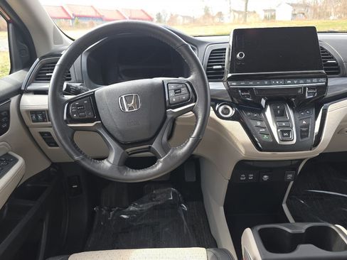 Used 2025 Honda Odyssey Elite image 14