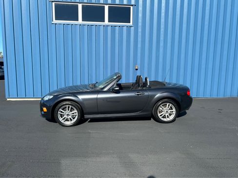 Used 2015 MAZDA MX-5 Miata Sport image 19