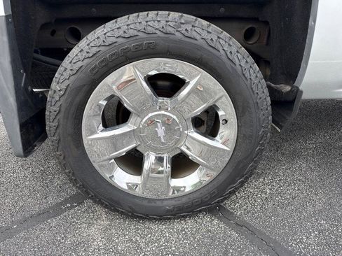 Used 2018 Chevrolet Silverado 1500 LTZ Z71 w/ LTZ Plus Package AWD/4WD image 11