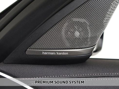 Used 2022 BMW M550i xDrive M550i xDrive w/ Premium Package image 8