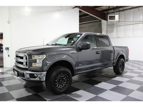 Used 2015 Ford F150 XLT image 7