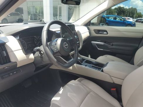 Certified 2023 Nissan Pathfinder SL FWD image 14