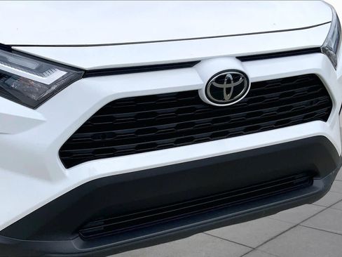 Used 2024 Toyota RAV4 XLE FWD image 31