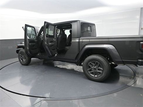 New 2025 Jeep Gladiator Sport image 29