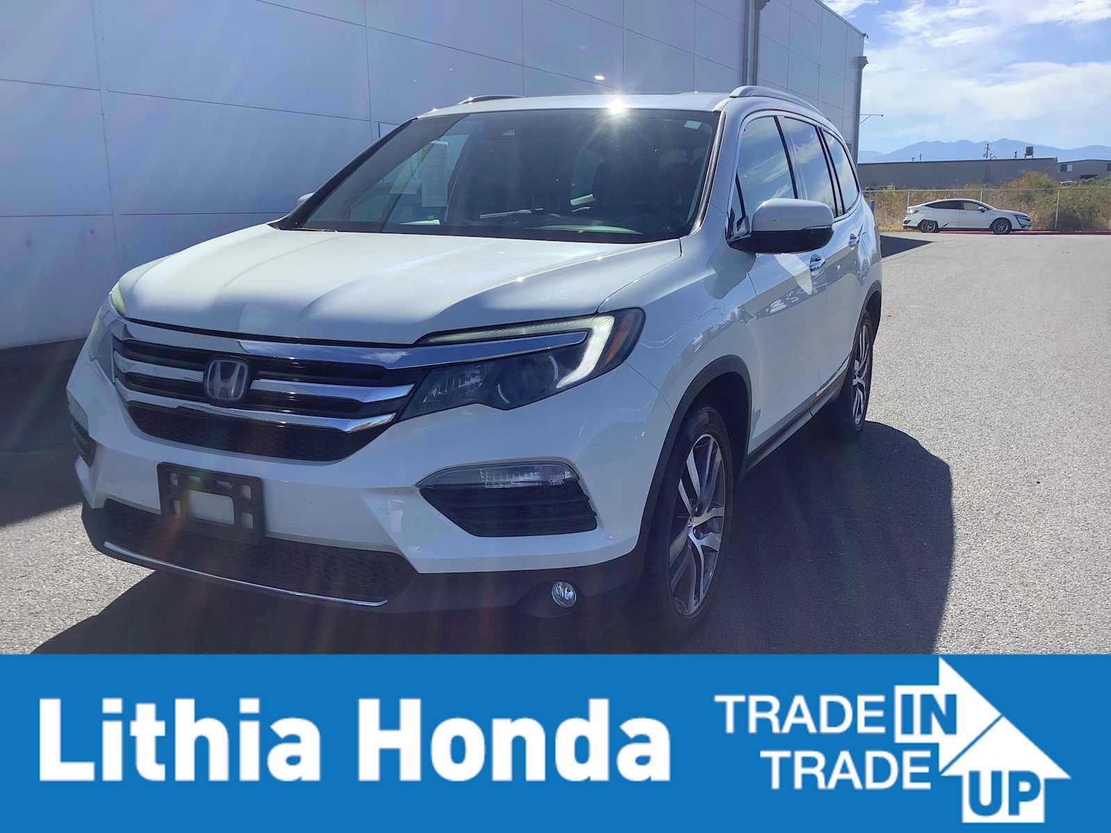 Used 2018 Honda Pilot Touring image 1