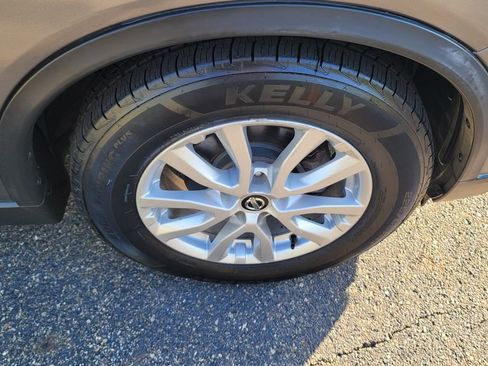 Used 2017 Nissan Rogue SV image 15