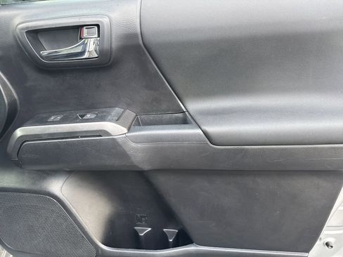 Used 2021 Toyota Tacoma TRD Off-Road image 14