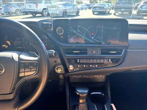 Used 2025 Lexus ES 300h w/ Premium Package FWD image 9