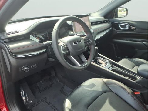 Used 2025 Jeep Compass Trailhawk AWD/4WD image 7