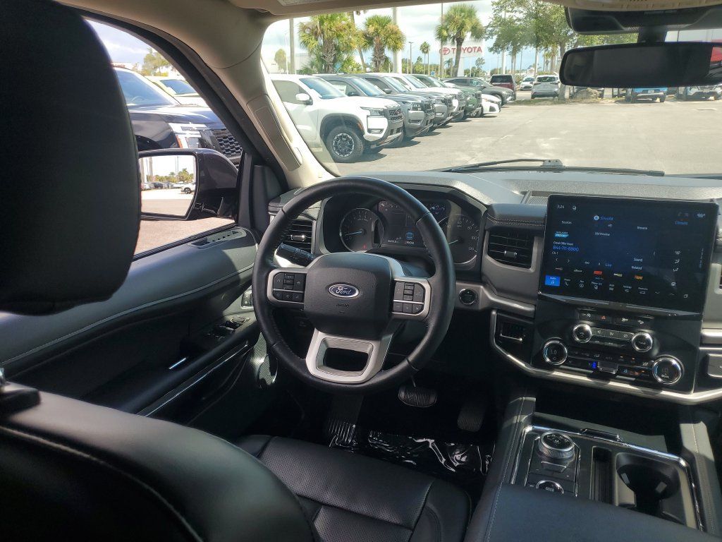 Used 2024 Ford Expedition XLT AWD/4WD image 22