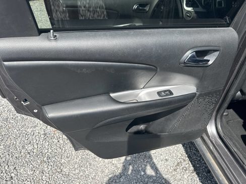 Used 2018 Dodge Journey SE w/ Popular Equipment Group image 17