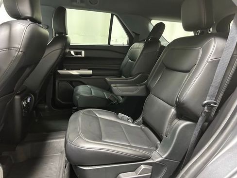 Used 2022 Ford Explorer XLT w/ Equipment Group 202A image 11