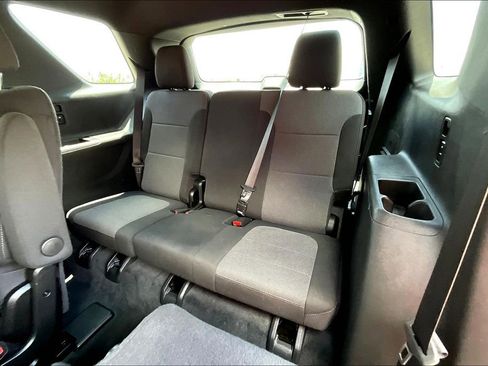 Used 2023 Chevrolet Traverse LT image 38