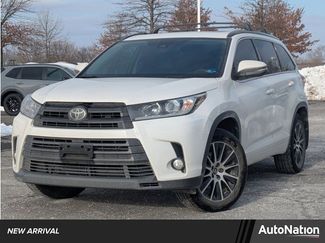 Used 2017 Toyota Highlander SE video 1