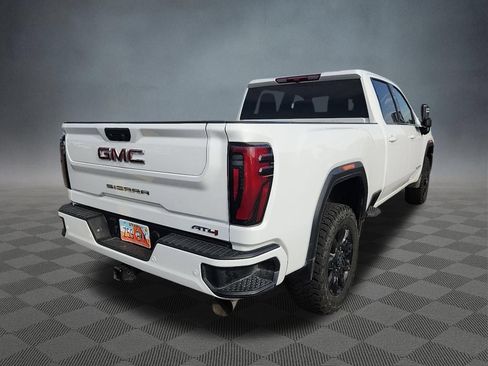 Used 2025 GMC Sierra 2500 AT4 AWD/4WD image 2