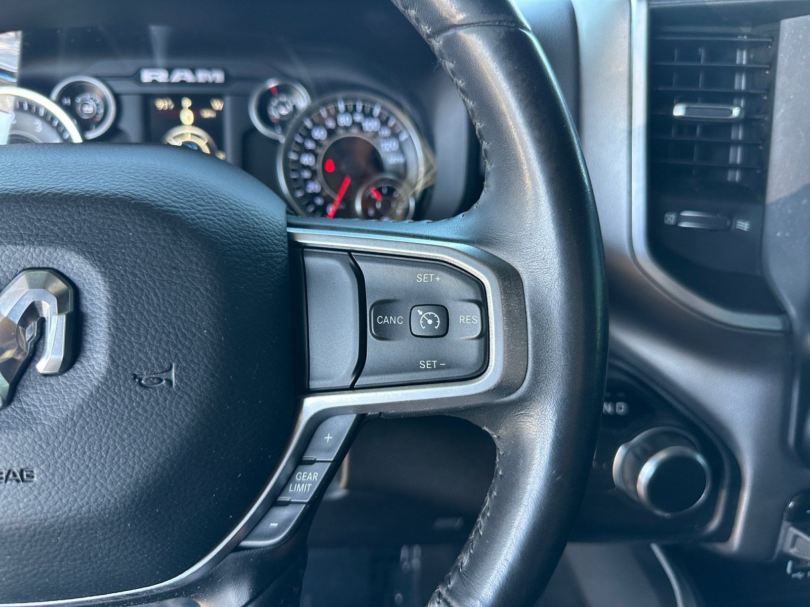 Used 2020 RAM 1500 2WD Crew Cab image 32