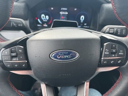 Used 2025 Ford Explorer ST-Line w/ ST-Line Street Pack image 11