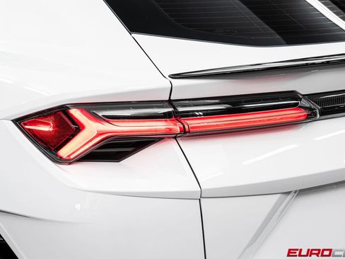 Used 2024 Lamborghini Urus Performante AWD/4WD image 27