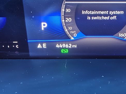 Certified 2023 Volkswagen Taos SE w/ Panoramic Sunroof Package image 7