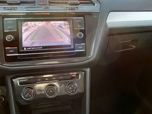 Used 2020 Volkswagen Tiguan S image 17