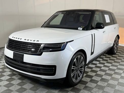 Used 2023 Land Rover Range Rover Long Wheelbase SE image 2
