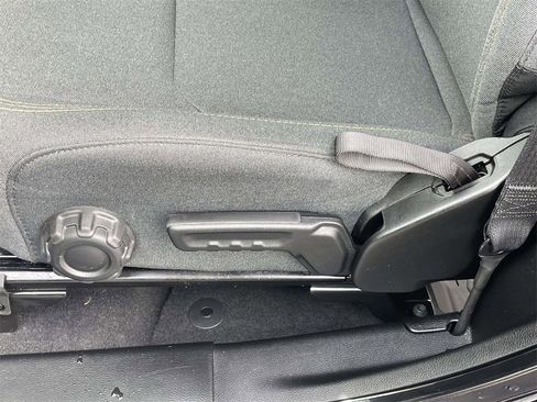 Used 2025 Jeep Wrangler Sport image 13