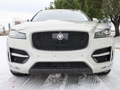 Used 2017 Jaguar F-PACE R-Sport image 2