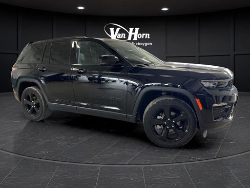 Used 2023 Jeep Grand Cherokee Limited w/ Black Appearance Package AWD/4WD image 1