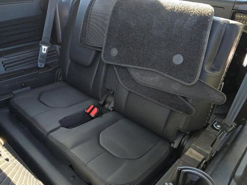 Used 2023 Land Rover Defender 110 S image 14