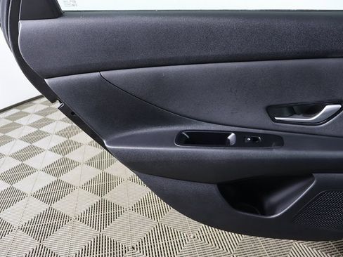 Used 2023 Hyundai Elantra Limited image 25