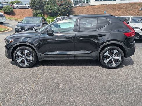 Certified 2025 Volvo XC40 B5 Plus AWD/4WD image 3