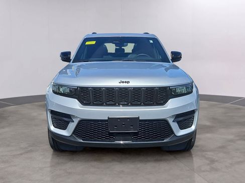 Used 2023 Jeep Grand Cherokee Altitude image 2