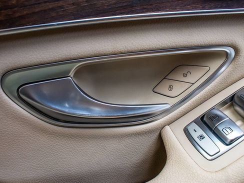 Used 2019 Mercedes-Benz C 300 4MATIC Sedan image 10