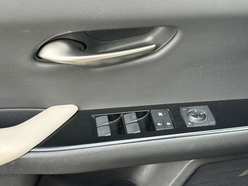 Used 2024 Lexus UX 250h FWD w/ Premium Package image 32