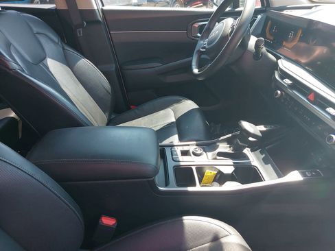 Used 2024 Kia Sorento S image 10
