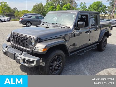 Used 2024 Jeep Gladiator Sport AWD/4WD image 4