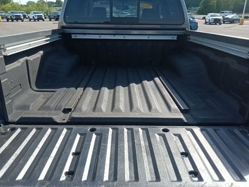 Used 2021 Nissan Frontier SV w/ Midnight Edition Floor Mats AWD/4WD image 27