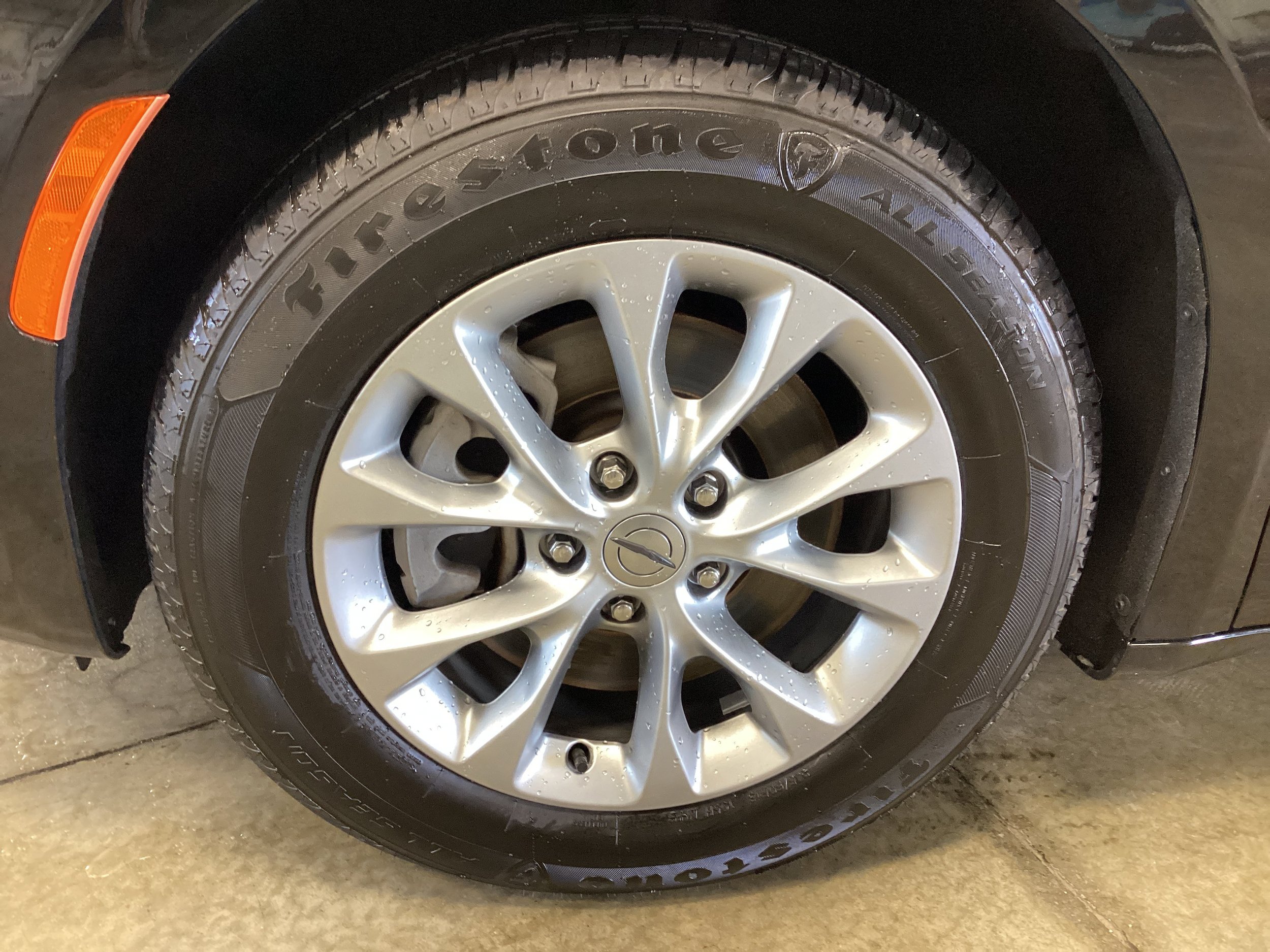 Used 2024 Chrysler Pacifica Touring-L AWD/4WD image 10