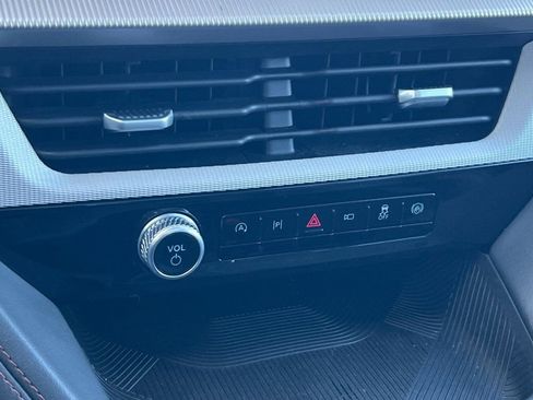Used 2025 Ford Explorer Active AWD/4WD image 19