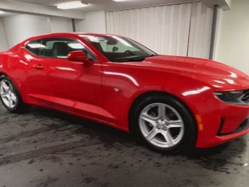 Certified 2022 Chevrolet Camaro LT RWD image 2