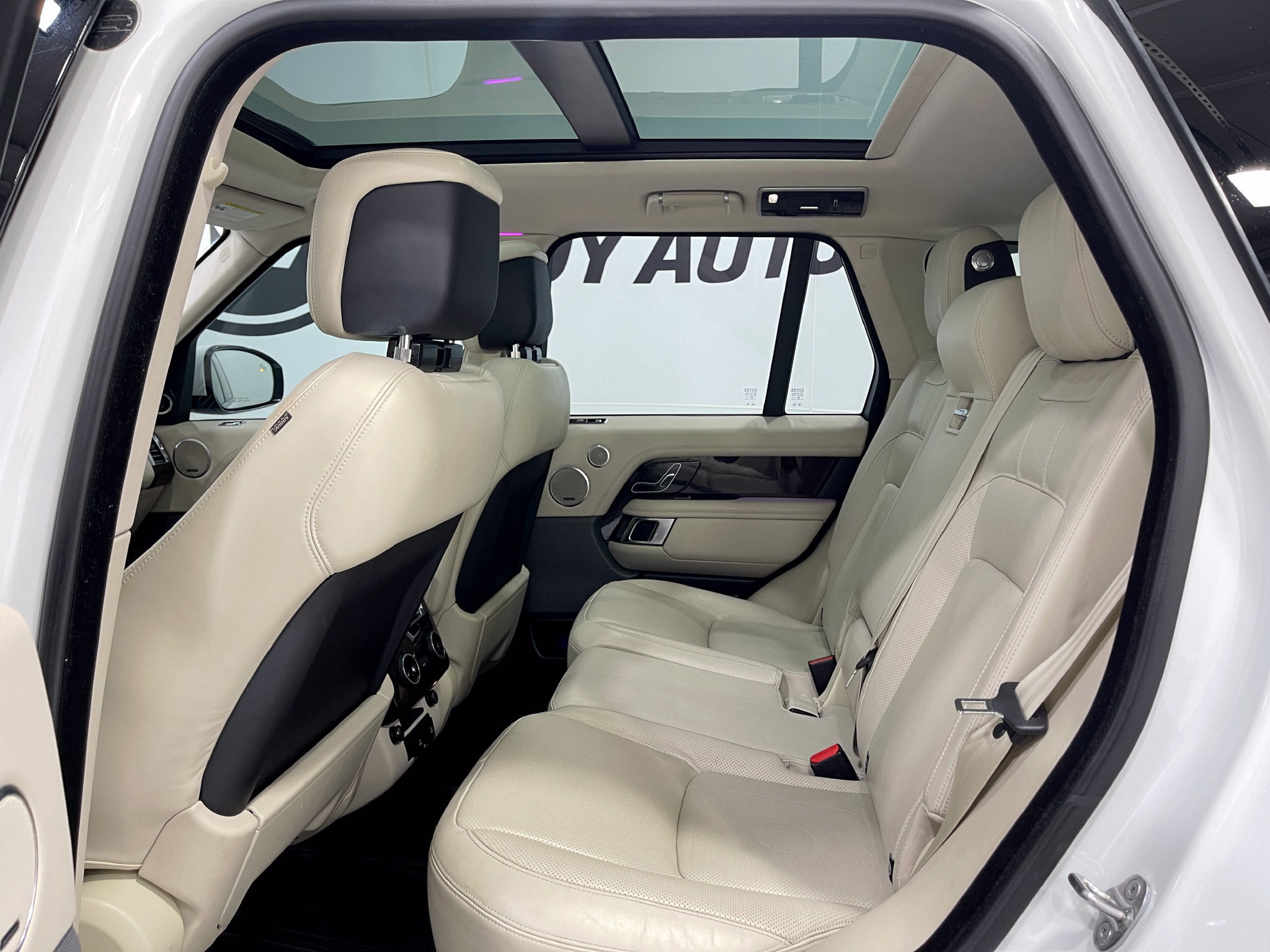 Used 2018 Land Rover Range Rover Supercharged AWD/4WD image 30