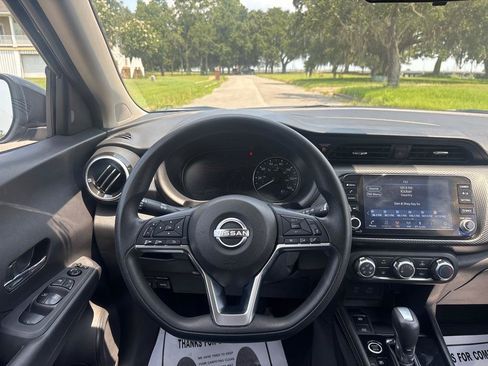 Used 2025 Nissan Sentra SR FWD image 32
