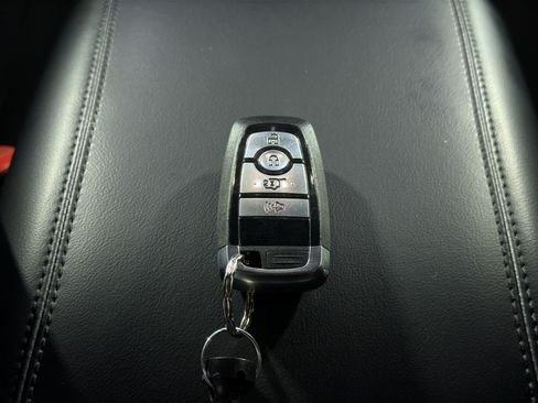 Used 2024 Ford Explorer XLT AWD/4WD image 34