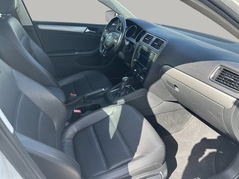 Used 2018 Volkswagen Jetta SE FWD image 13