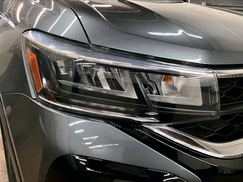 Used 2022 Volkswagen Taos SE w/ Panoramic Sunroof Package image 30