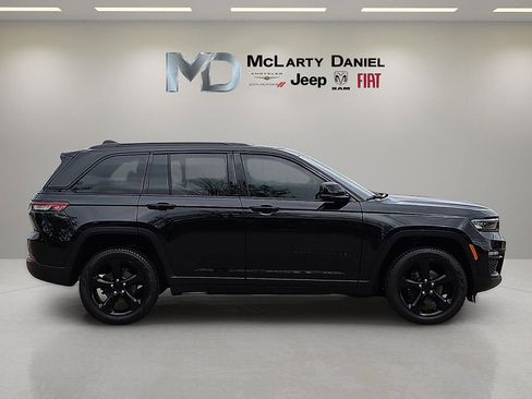 Used 2024 Jeep Grand Cherokee Limited w/ Black Appearance Package AWD/4WD image 6