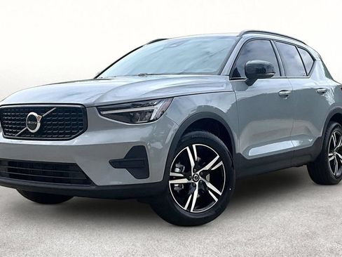 New 2026 Volvo XC40 B5 Core AWD/4WD image 2